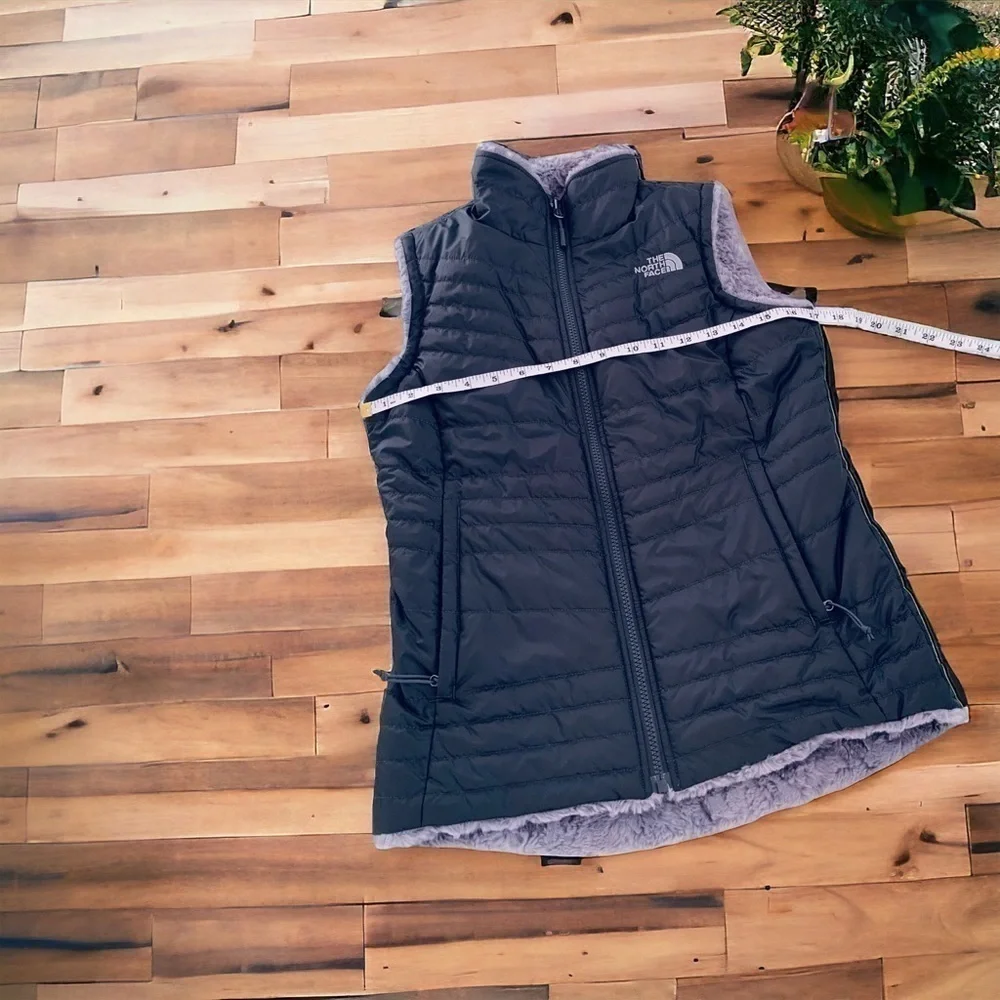 The North Face Mossbud Insulated Grey  Vest - Picture 2 of 7